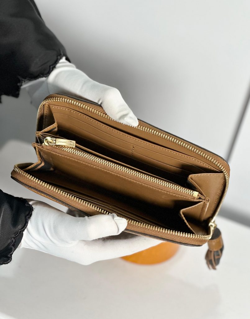 Burberry Zippy Wallet