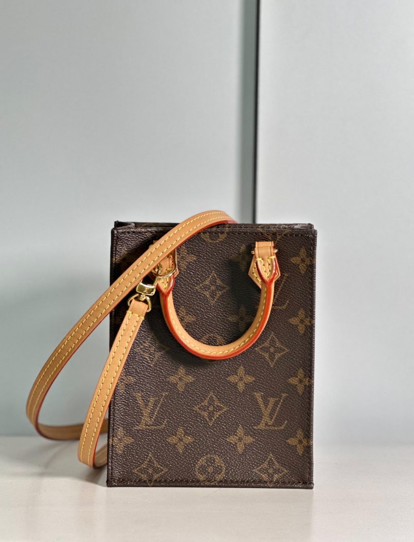 LV Petit Sac Plat
